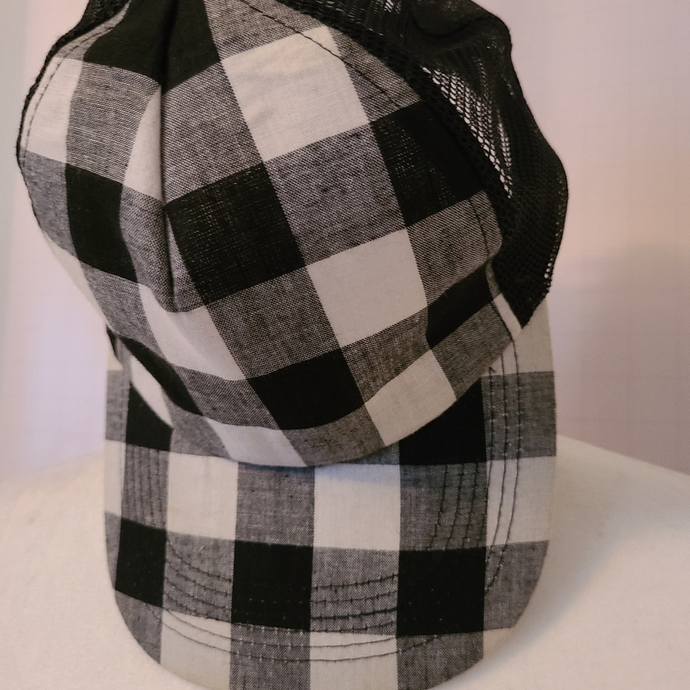 Checkerboard Design Hat - Picture 3 of 12